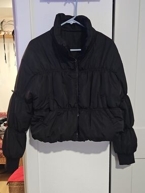 Women’s Black Cropped Puffer Jacket with High Collar